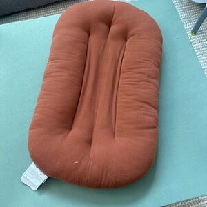 snuggle me organic Cozy Rust Lounger